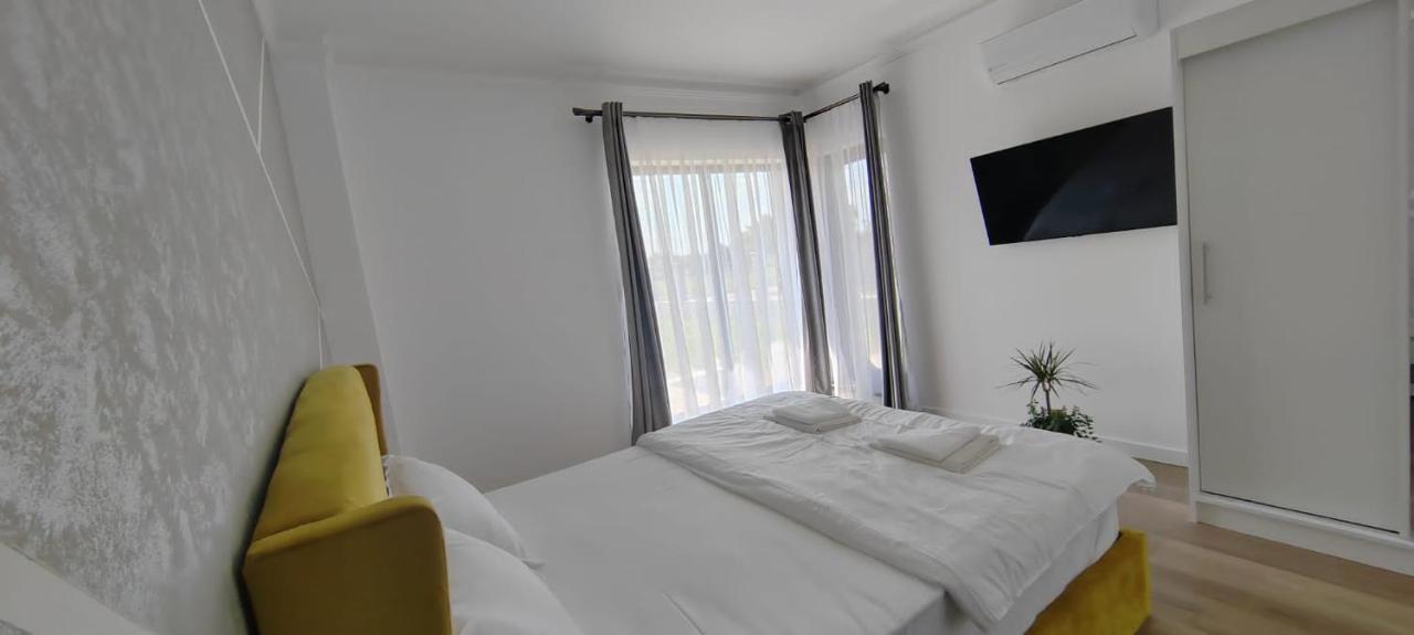 Casira Guesthouse Sînmartin Esterno foto